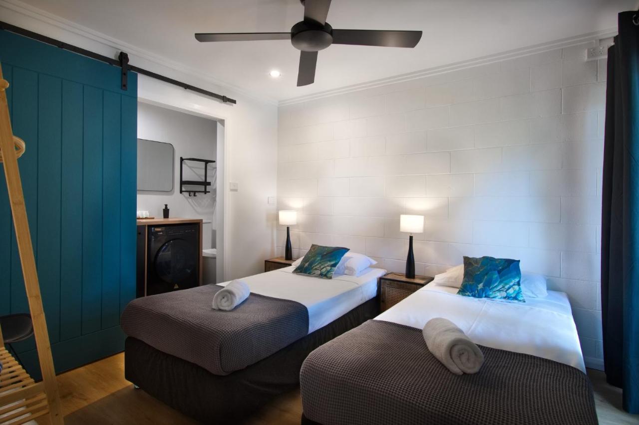 The Palms At Palm Cove Aparthotel Exterior photo