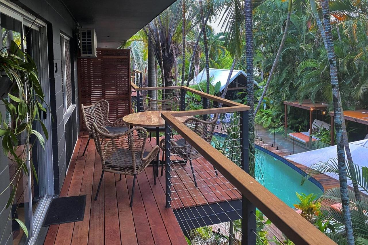 The Palms At Palm Cove Aparthotel Exterior photo