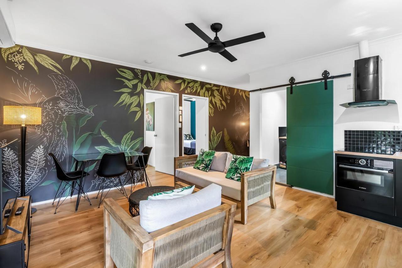 The Palms At Palm Cove Aparthotel Exterior photo