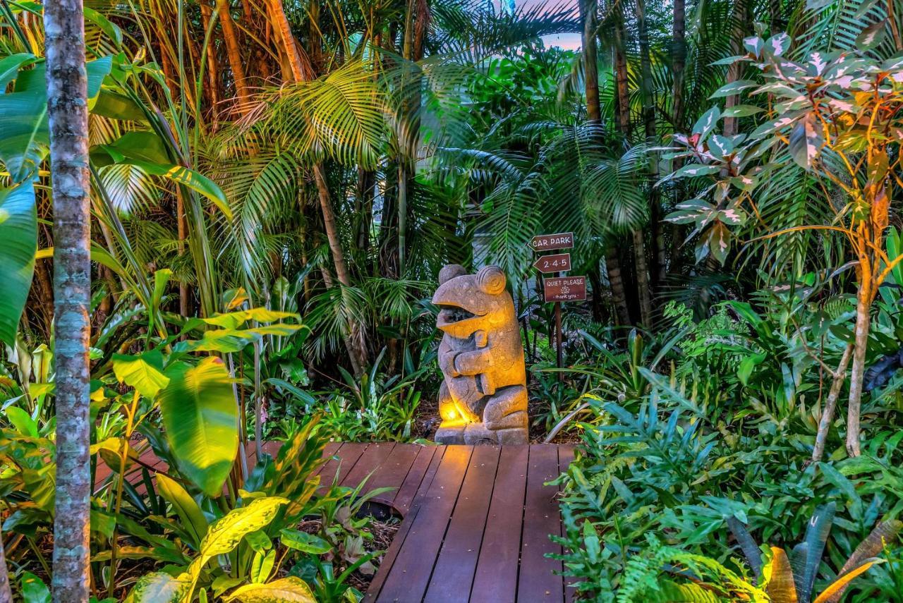 The Palms At Palm Cove Aparthotel Exterior photo