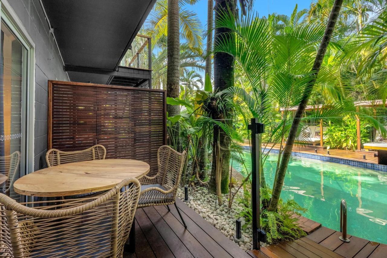 The Palms At Palm Cove Aparthotel Exterior photo