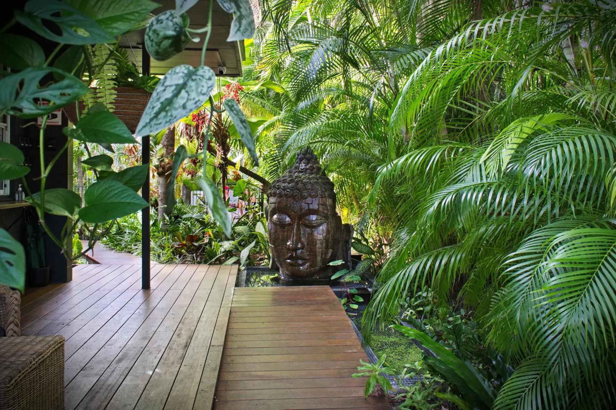The Palms At Palm Cove Aparthotel Exterior photo